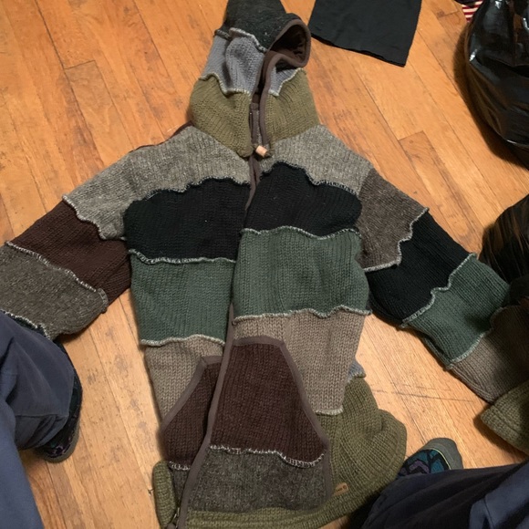 Beautiful hand-made Nepalese Wool Sweater - Picture 4 of 5